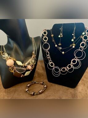 Multi-Strand Chunky Pink,Tan,GreenBrown & Rose gold interlocking circle necklace